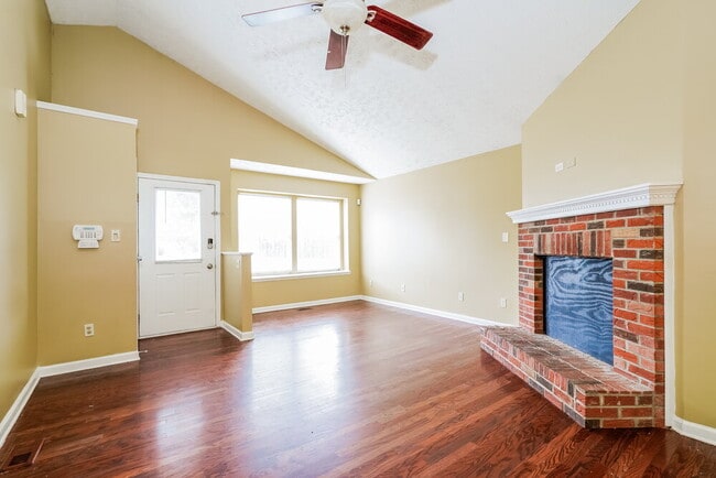 Building Photo - 5761 Pilgrim Dr