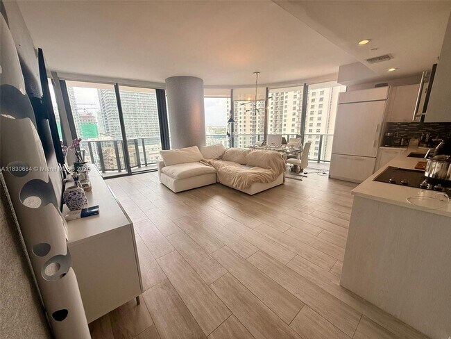 Foto del edificio - 45 SW 9th St