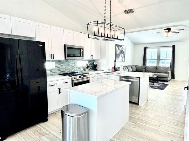 Building Photo - 208 Gila Cliff Dr