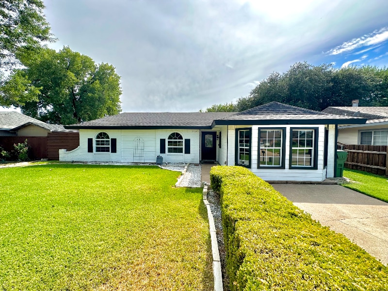 Primary Photo - 1706 Whitney Dr