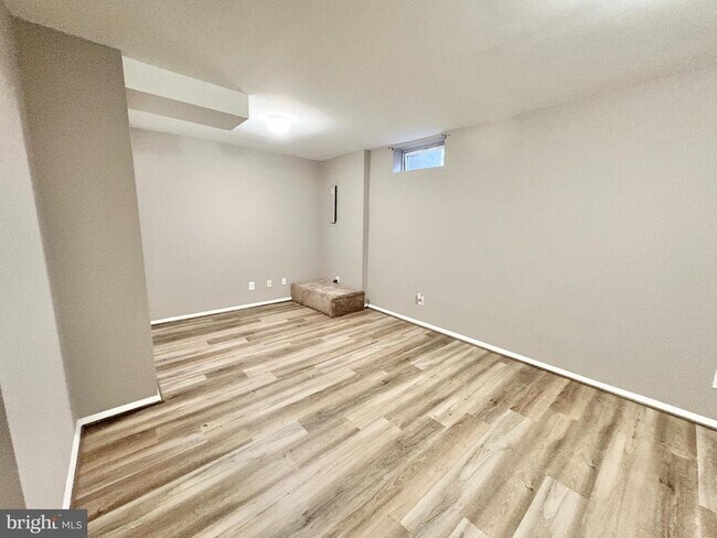 Foto del edificio - 8263 Burning Forest Ct