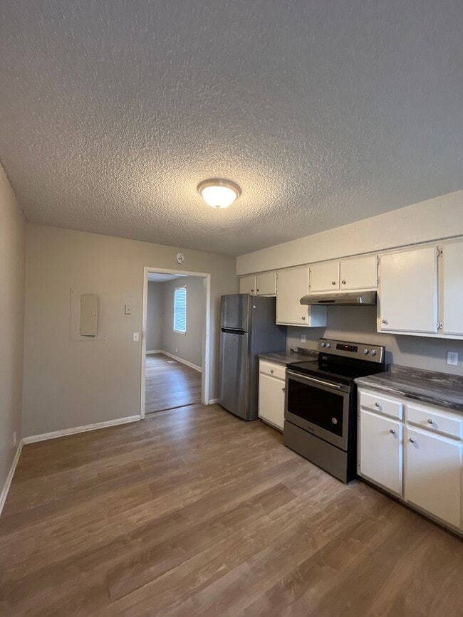 Foto del edificio - 2 Bedroom/ 1 Bath Duplex in Hermitage