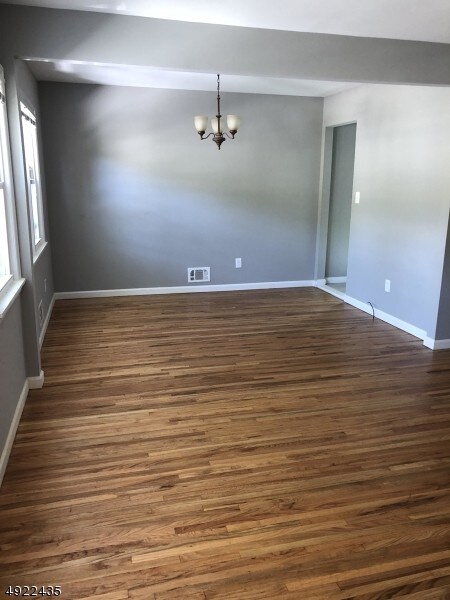 Foto del edificio - 18 Cooper Dr