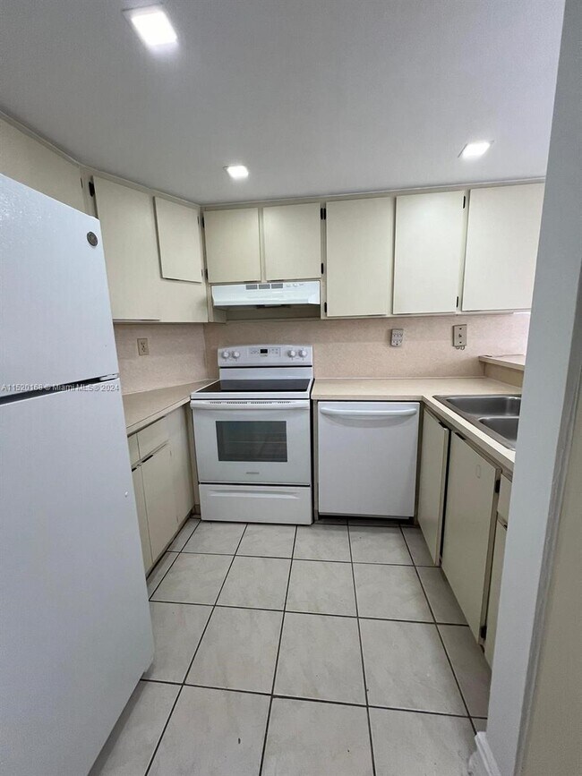 Foto del edificio - 7035 NW 186th St