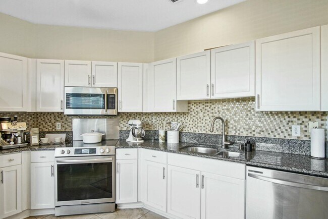 Building Photo - 9772 SW Eastbrook Cir
