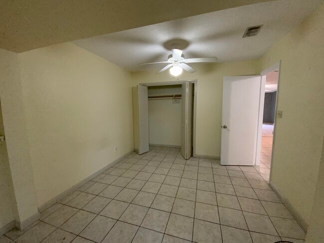 Building Photo - 223 Indian Oaks Dr