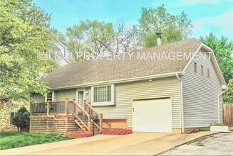 Building Photo - 4715 Fontana St