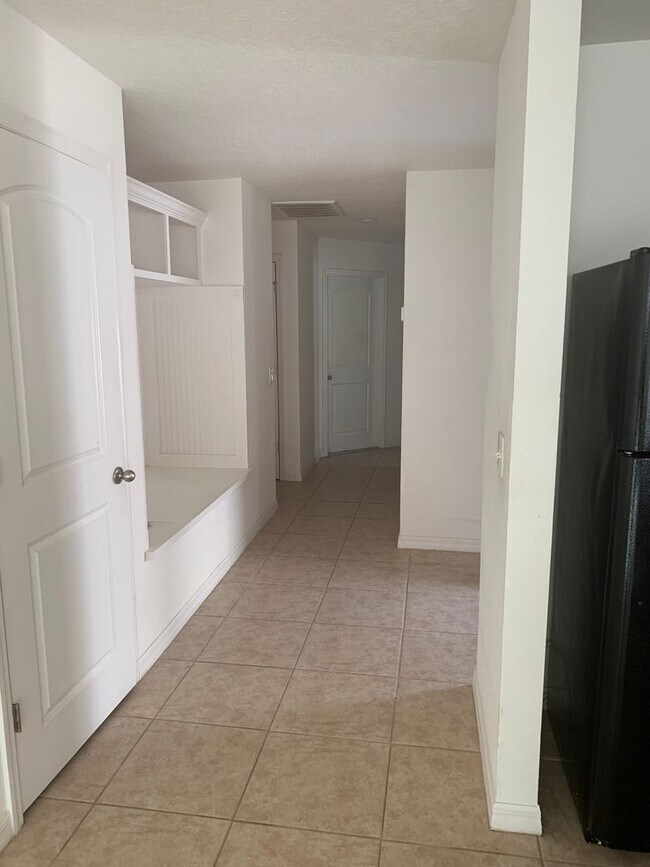 Foto del edificio - 5725 Lacar Way
