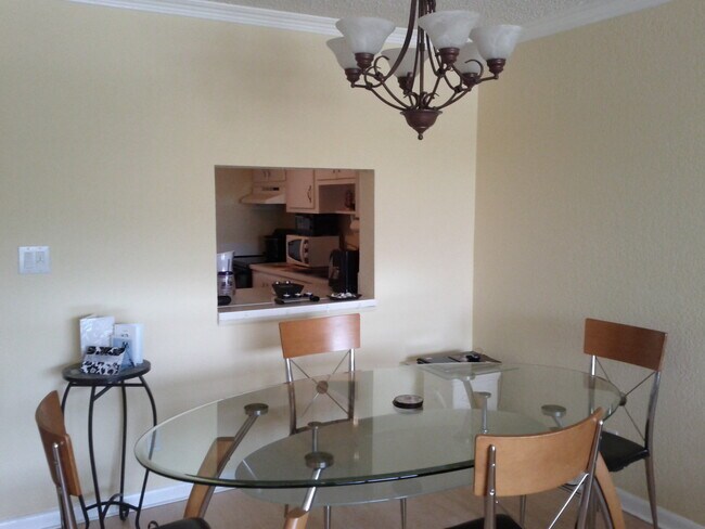 Building Photo - 2306 S Cypress Bend Dr