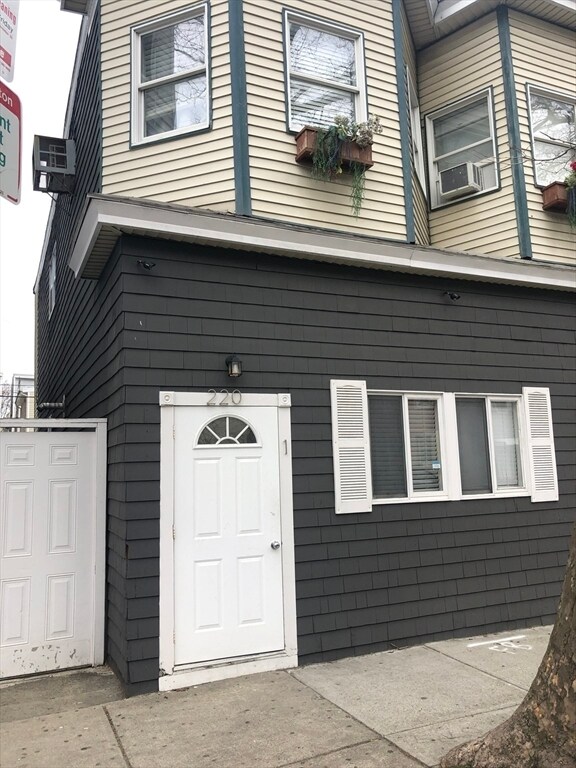Primary Photo - 220 Chelsea St