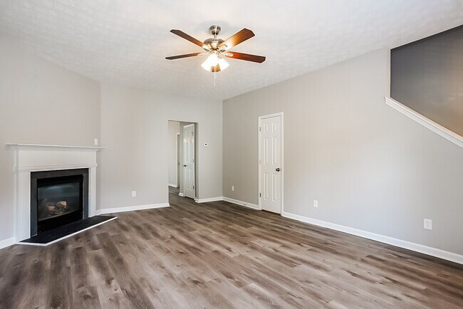 Foto del edificio - 444 Village Bluff Dr