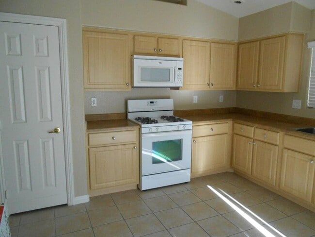 Building Photo - Cute Single Story Home in NW Gated Community