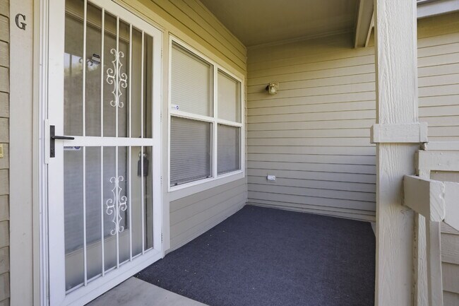 Foto del edificio - Large Two Bedroom Condo in Aurora