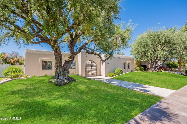 Foto del edificio - 8338 E San Rafael Dr