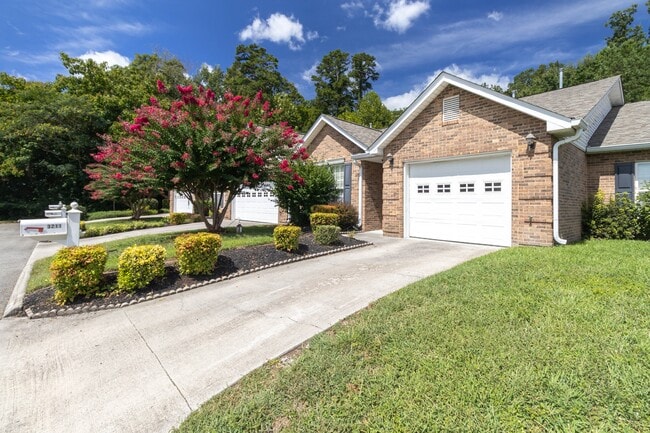 Foto del edificio - 3211 Misty Hill Way