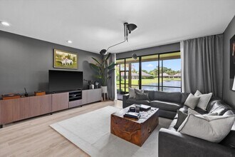Building Photo - 11842 Pebblewood Dr