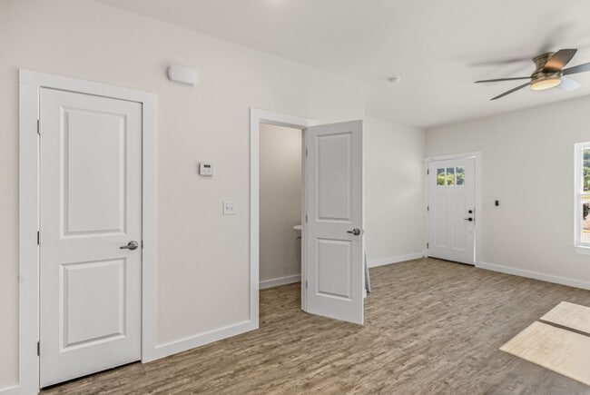 Building Photo - Brand New Townhomes 15 Minutes from Benton...
