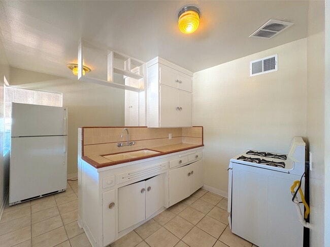 Building Photo - 3635 N 15th Ave