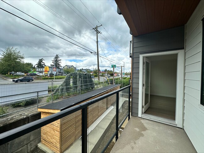 Photo du bâtiment - 1801 Riverside Ln