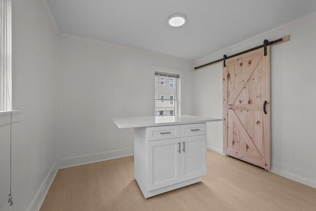 Building Photo - 6 Coffin Ave Ct