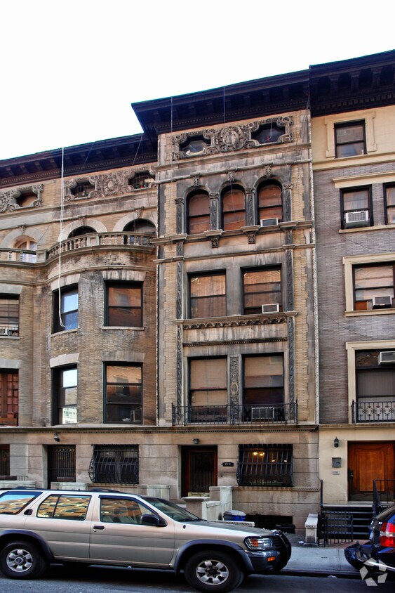 Foto del edificio - 215 W 70th St