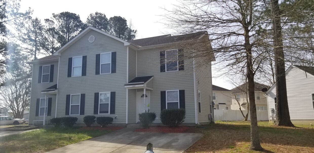 Foto principal - 3 Bedroom 2.5 Bath single family in Chesap...
