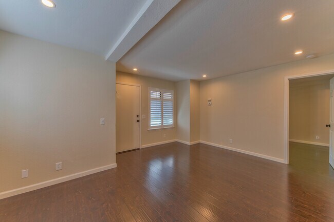 Building Photo - 820 Casanova Ave