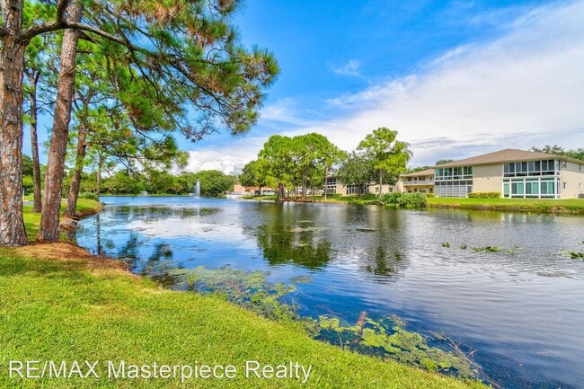 Building Photo - 1 br, 1.5 bath House - 5 Lake Vista Trl - ...