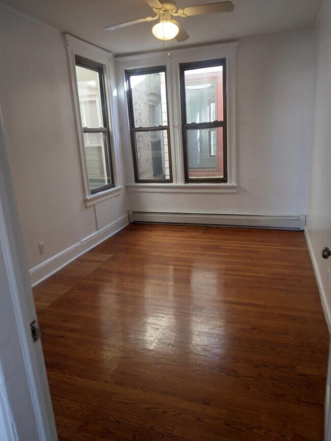 Foto del edificio - 12 Skillman Ave