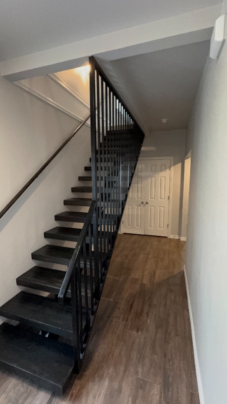Primary Photo - 208 N Gilmer St