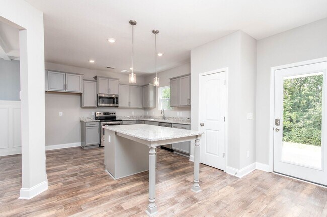 Foto del edificio - 5 br, 3 bath House - 2212 Viking Ct.