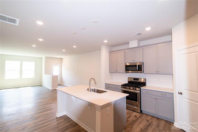 Foto del edificio - 15777 Country House St
