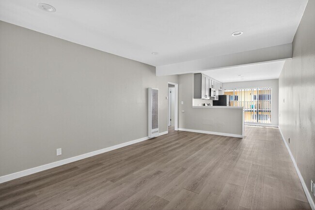 Foto del edificio - 10442 Lampson Ave