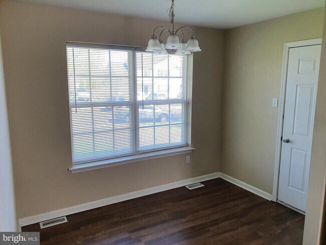 Foto del edificio - 2514 Cedarfield Ln
