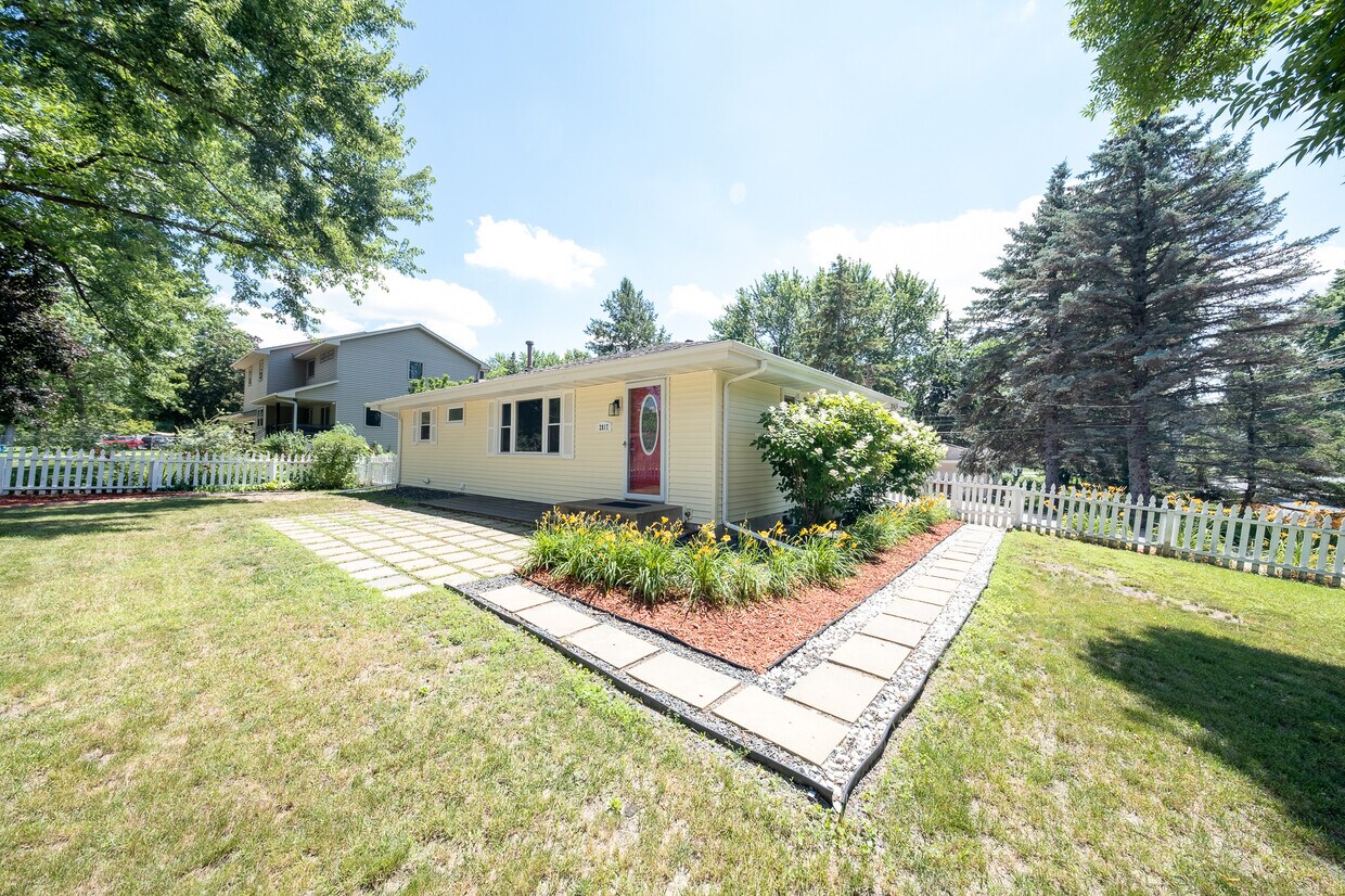 Primary Photo - 2817 W 109th St