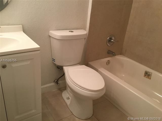 Foto del edificio - 2737 NW 27th St