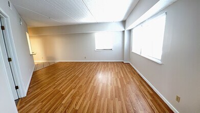 Building Photo - 10 S Forest Beach Dr