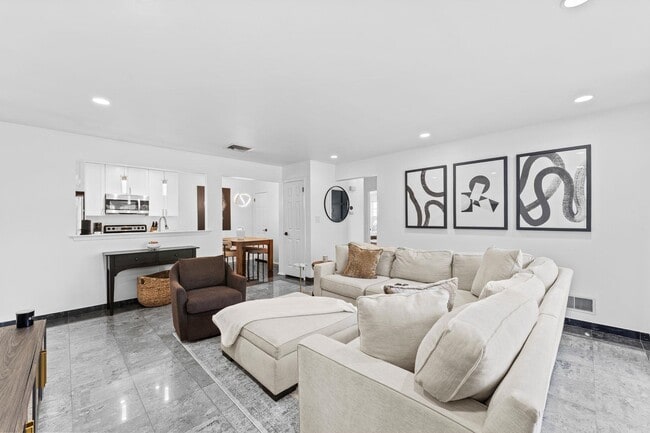 Building Photo - 800 River Rd