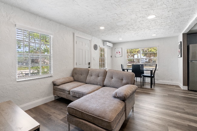 Foto del edificio - 4102 N Hubert Ave