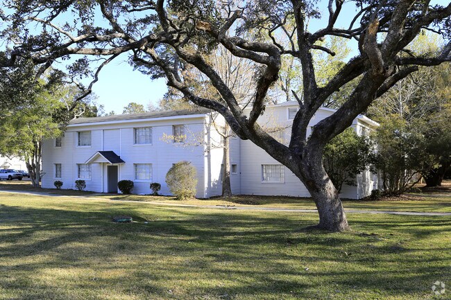 Hermosas vistas del patio - Sedgefield Apartments