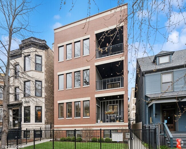 Building Photo - 3837 N Kenmore Ave