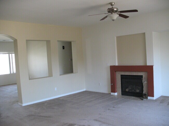 Foto del edificio - 10805 Snowcreek Falls Ave