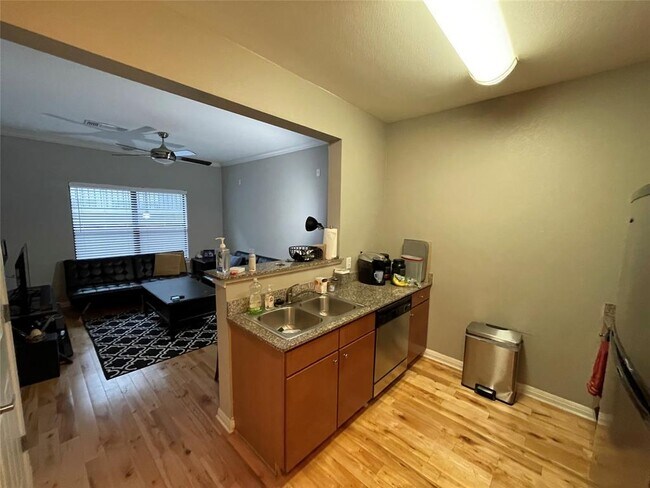 Foto del edificio - 2502 Leon St
