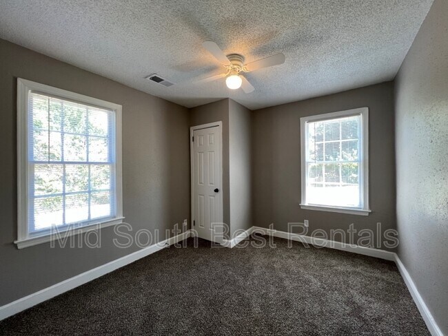 Foto del edificio - 917 Greendale Cir