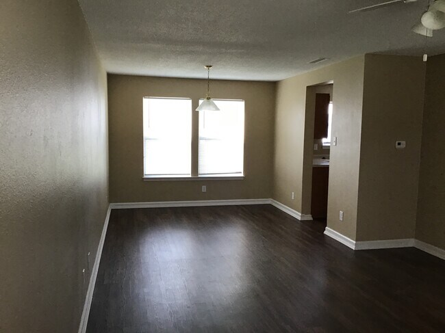 Building Photo - 2012 Fullwood Dr