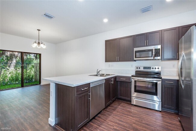 Foto del edificio - 3 br, 2.5 bath Townhome - 176 SW 185th Way