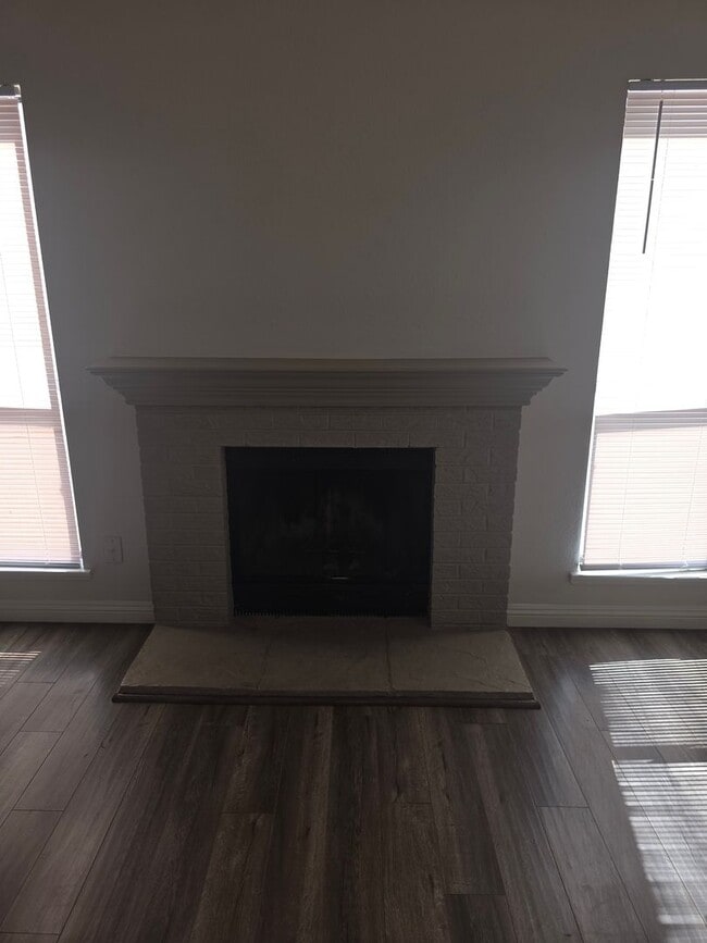 Building Photo - Beautiful CONDO 2 Bedroom- 2 Bath