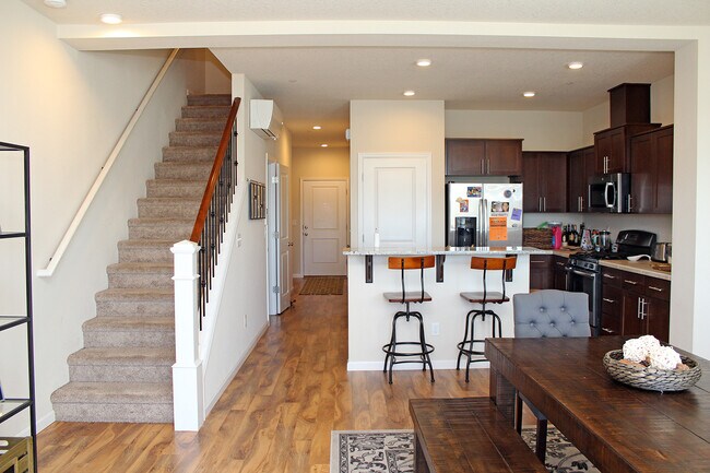 Foto del edificio - 3 Bedroom Luxury Townhouse in Beautiful Ha...