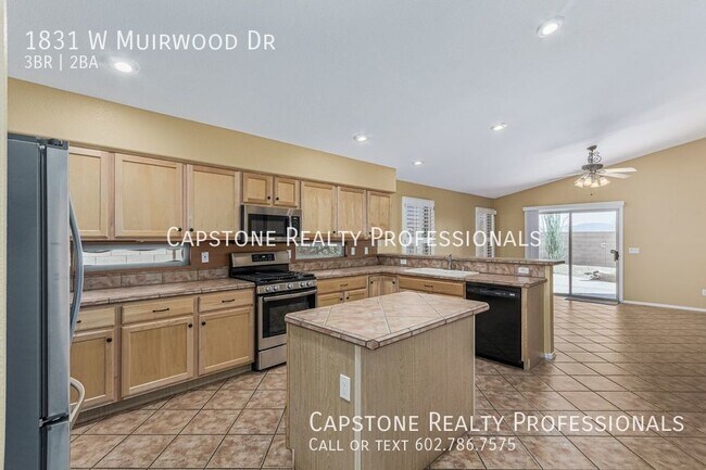 Building Photo - Spacious 3 Bedroom 2 Bathroom Corner Lot H...