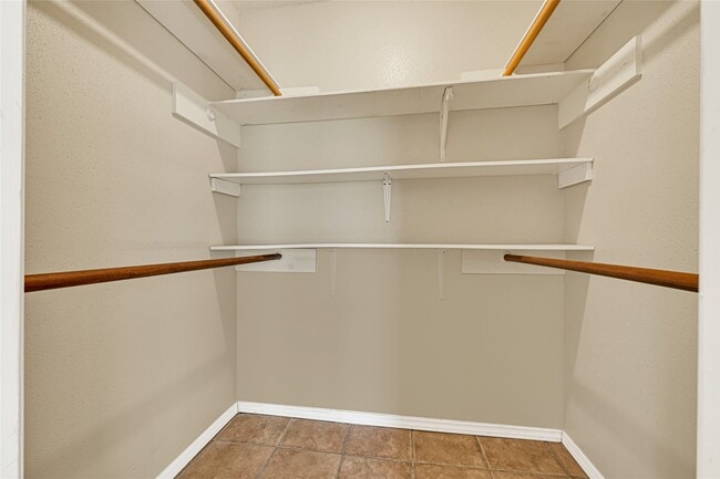 Building Photo - 12322 Meadow Ridge Dr